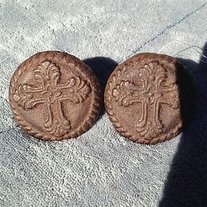 NWOT Cabinet/drawer pills (set of 2)